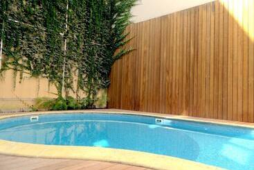 Bed and Breakfast Studio Luxe Hyper Centre Piscine