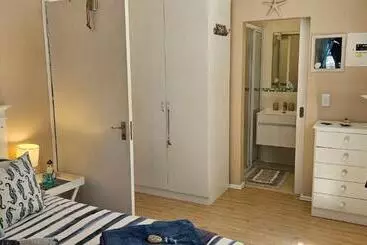 ペンション The Holliday Pad