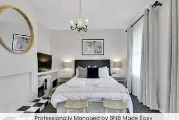 ツーリストアパートメント Clinton Cottage 1860s Heritage Home Walk To Cbd