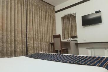 Отель Udayanraje Palace