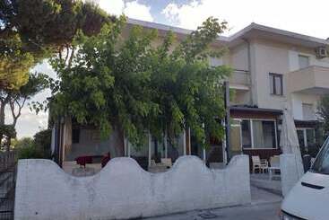 ペンション Room In Bb Spacious Double Room Beside The Sea