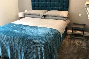 آپارتمان‌های توریست‌ها Unique One Bed Contemporary Bungalow Town Centre