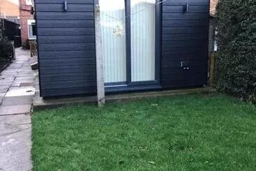 ツーリストアパートメント Unique One Bed Contemporary Bungalow Town Centre