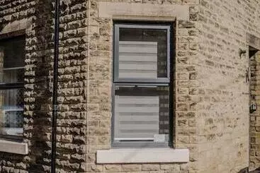 ツーリストアパートメント Sleeps 6 4 Bedrooms 2 Minute Walk To The Square Hosted Happy Valley Cast