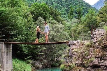 تختخواب و صبحانه Bujtina Tinari Theth