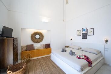 Жильё для туристов Villa Punta Di Diamante   200 Stairs