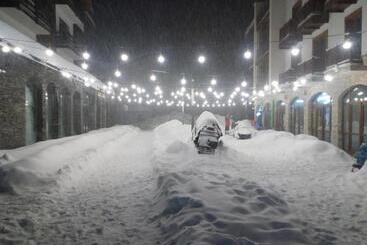 هتل آپارتمان New Gudauri Loft 2   Mountain Harmony, Quiet & Cosy Place Next To Main Lift