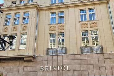 בית מלון כפרי Rezydencja Bristol Kaiserhof 1858