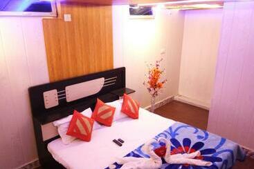 Hotel Haveli Taragarh Palace