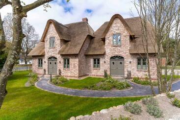 דירות לתיירים Reetdachhaus Unter Reet Reetdachhaus Unter Reet Ii