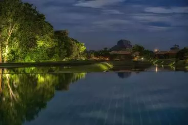 استراحتگاه Water Garden Sigiriya
