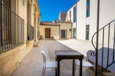 ツーリストアパートメント Cavour Apartments