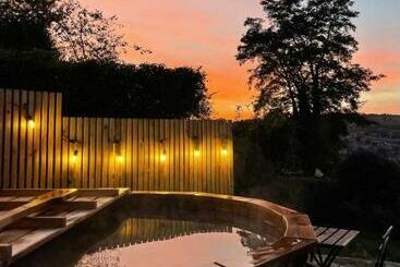 Appartements touristiques Secluded Lodge With Spectacular Views And Hot Tub!