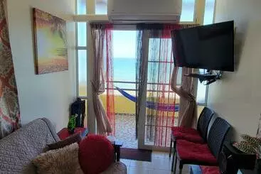 آپارتمان‌های توریست‌ها Yaeliz Front Beach