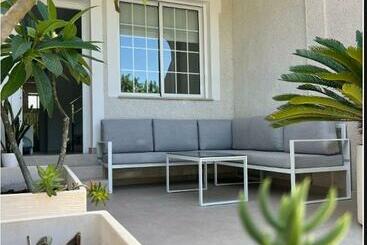 Жильё для туристов Bonito Adosado Con Piscina A 200 M De La Playa