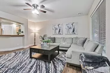 ツーリストアパートメント Newly Remodeled Private Home Sleeps 16
