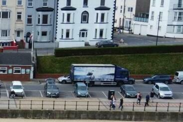 דירות לתיירים Eastcliffe Penthouse, 2 Beds & Bathrooms With Parking