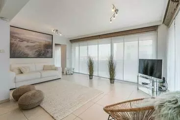 آپارتمان‌های توریست‌ها Gelijkvloers Zeedijk Appartement   Lichtrijk En Modern