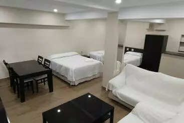 ツーリストアパートメント Montequinto Apartamento 50m En Semisótano