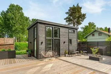 Apartaments turístics Newly Built Attefallshus By The Beautiful Varamobeach!