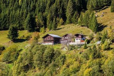 ツーリストアパートメント Almliesl Huet 671