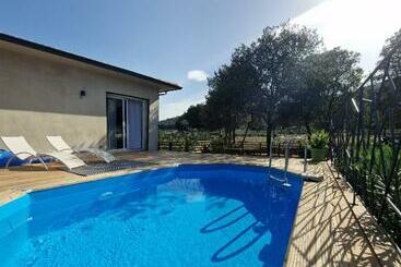 דירות לתיירים Domaine U Filanciu, Maison Ghjulia Avec Piscine   Centre Corse