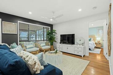 Жильё для туристов Edge Water Belle Escapes Jervis Bay