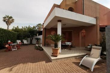 آپارتمان‌های توریست‌ها Villetta Dana