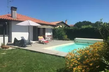 Apartamentos turísticos Charming House With Pool & Veranda In Tarnos 10 Min To The Beach   Welkeys