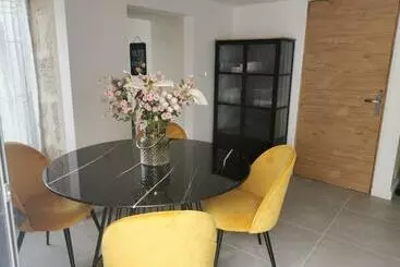 Turistihuoneistot Jolie Maison En Pierres Avec Piscine Et Parking