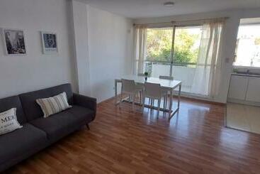 Ferienwohnungen A Metros Del Parana   Facultad De Medicina