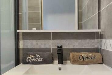 游客公寓 After Chèvres