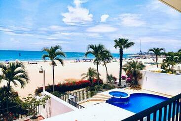 Turistlejligheder Beach Front Apartment