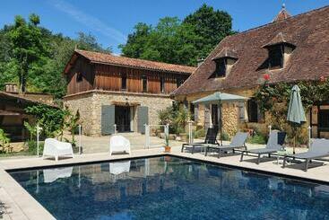 관광객 아파트 Gîtes De Charme Le Bibendôme Et Les Mots Bleus En Pleine Forêt