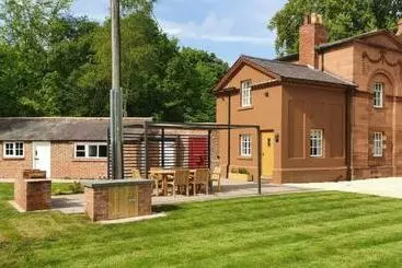 Turistihuoneistot Oulton Park Lodge