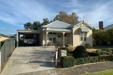 דירות לתיירים Elmsford Cottage