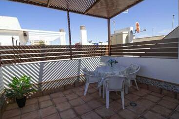 דירות לתיירים Lightbooking Atico Rota