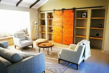 Vakantie-appartementen Ostrich Hide