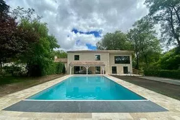 Turistihuoneistot La Maison L Eperon, Stylish 5 Star Villa Surrounded By Vineyard Near Saint Emilion