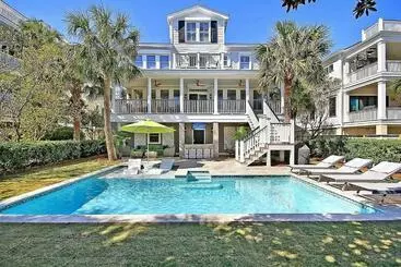 ツーリストアパートメント Backyard Oasis  Steps 2 Beach, Private Pool & Bar, Sleeps 16, 7 Bedrooms 5 And A Half Bathrooms The