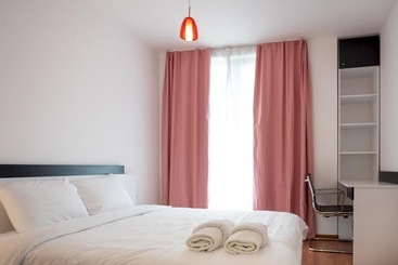 דירות לתיירים Sunny 1bdr Apartment Near Center