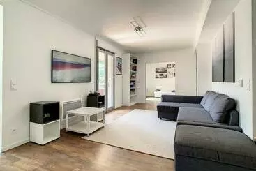 ツーリストアパートメント Superbe Appartement Entièrement Rénové Au Pied Des Montagnes Avec Parking Inclus