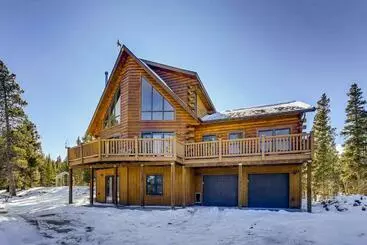 ツーリストアパートメント Large Acreage Welcomes The Whole Family, With Space To Enjoy Outside And Inside   Alpine Vista Cabin