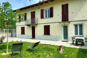 ツーリストアパートメント Casa Laura