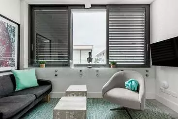 ツーリストアパートメント Stylish 1br Apartment With Skylight Near Bondi Beach