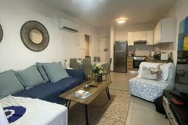 Apartamenty turystyczne One Bedroom Beach Apartment, 30m From The Best Beach