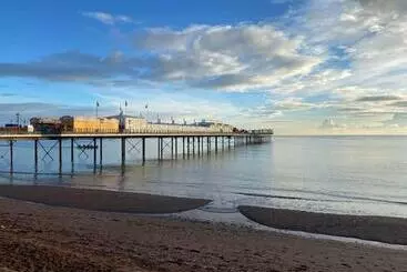 ツーリストアパートメント Singer House , Free Wifi & Free Private Car Space ,ground Floor Holiday Flat , Private Gate & Garden