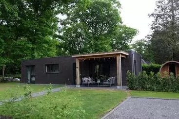 ツーリストアパートメント The White Oak   Luxe 4 Persoons Bungalow Met Prive Sauna