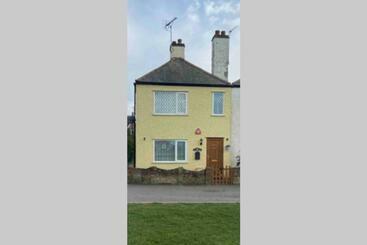 관광객 아파트 Cosy Cottage Great Bentley Near Station And Shops