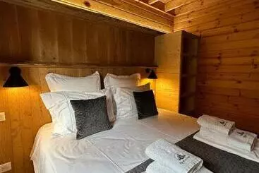 ツーリストアパートメント Chalet Le Familial   Spa & Sauna   Serviettes   Peignoirs   Lits Faits   Ménage Inclus